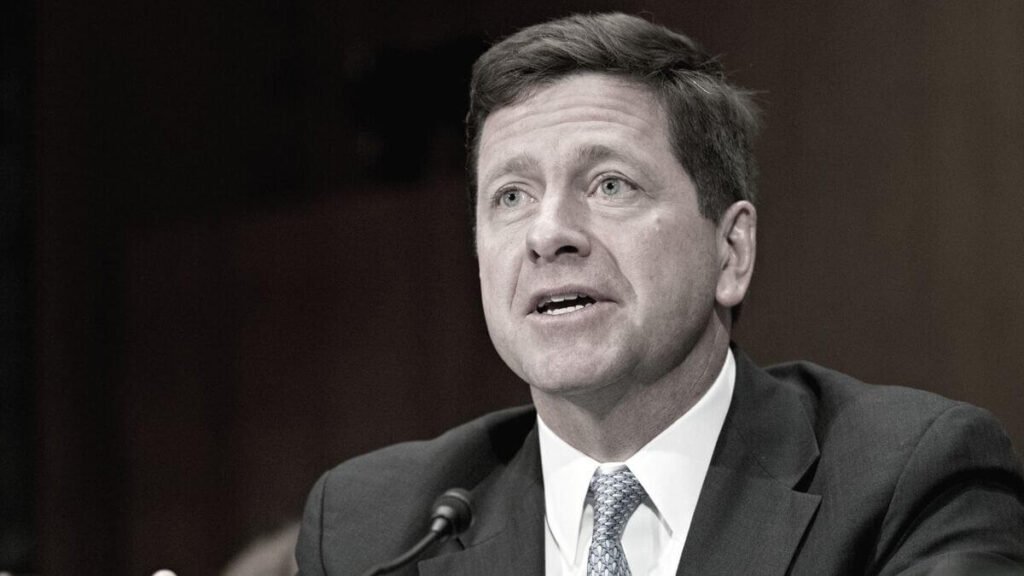 Former SEC Chairman Clayton Says Spot Bitcoin ETF Approval Becoming 'Hard to Resist'